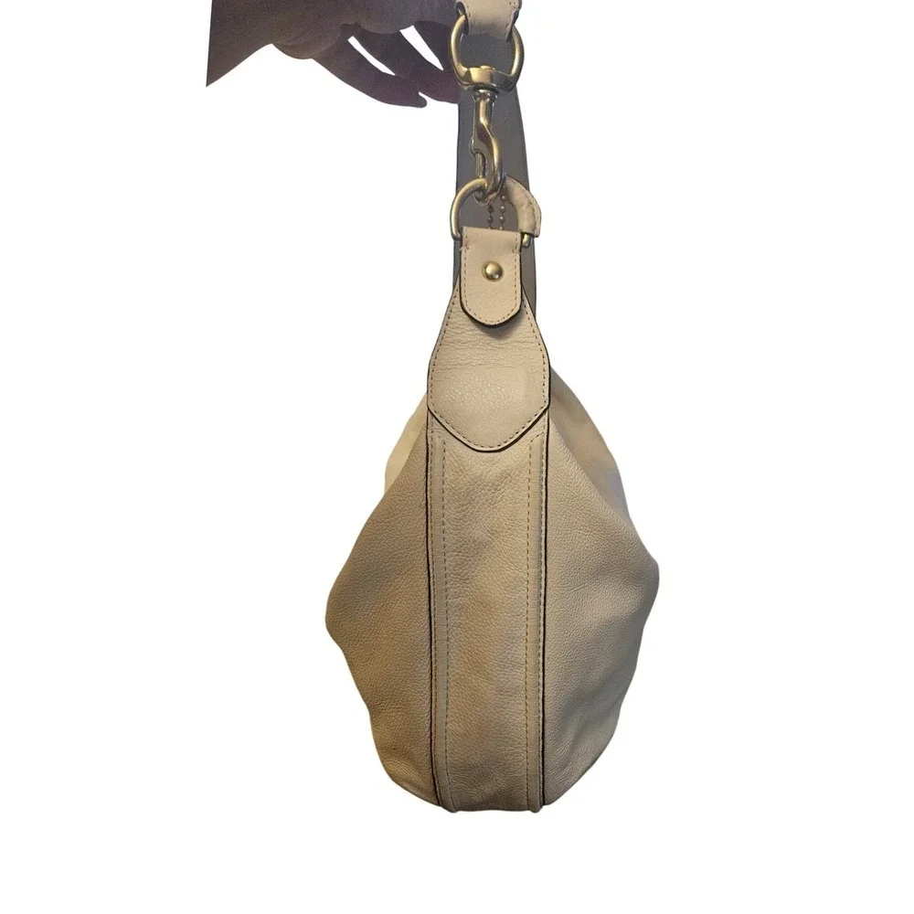 Coach Hobo Bag Cream Pebbled Leather Gold Hardware Shoulder Bag 1941 Logo